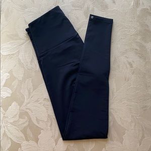 Onzie black yoga pants 28” S/M